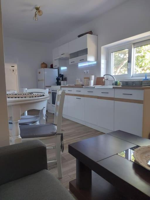 Houlia Home Διαμέρισμα Με Δωρεάν Χώρο Στάθμευσης Steniaí Екстериор снимка