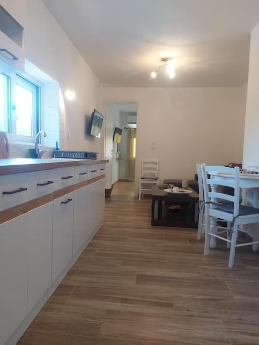 Houlia Home Διαμέρισμα Με Δωρεάν Χώρο Στάθμευσης Steniaí Екстериор снимка