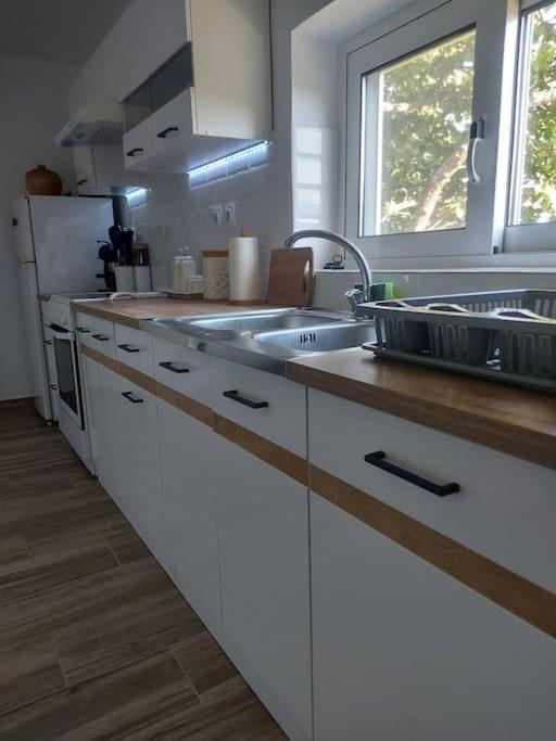 Houlia Home Διαμέρισμα Με Δωρεάν Χώρο Στάθμευσης Steniaí Екстериор снимка
