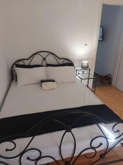 Houlia Home Διαμέρισμα Με Δωρεάν Χώρο Στάθμευσης Steniaí Екстериор снимка